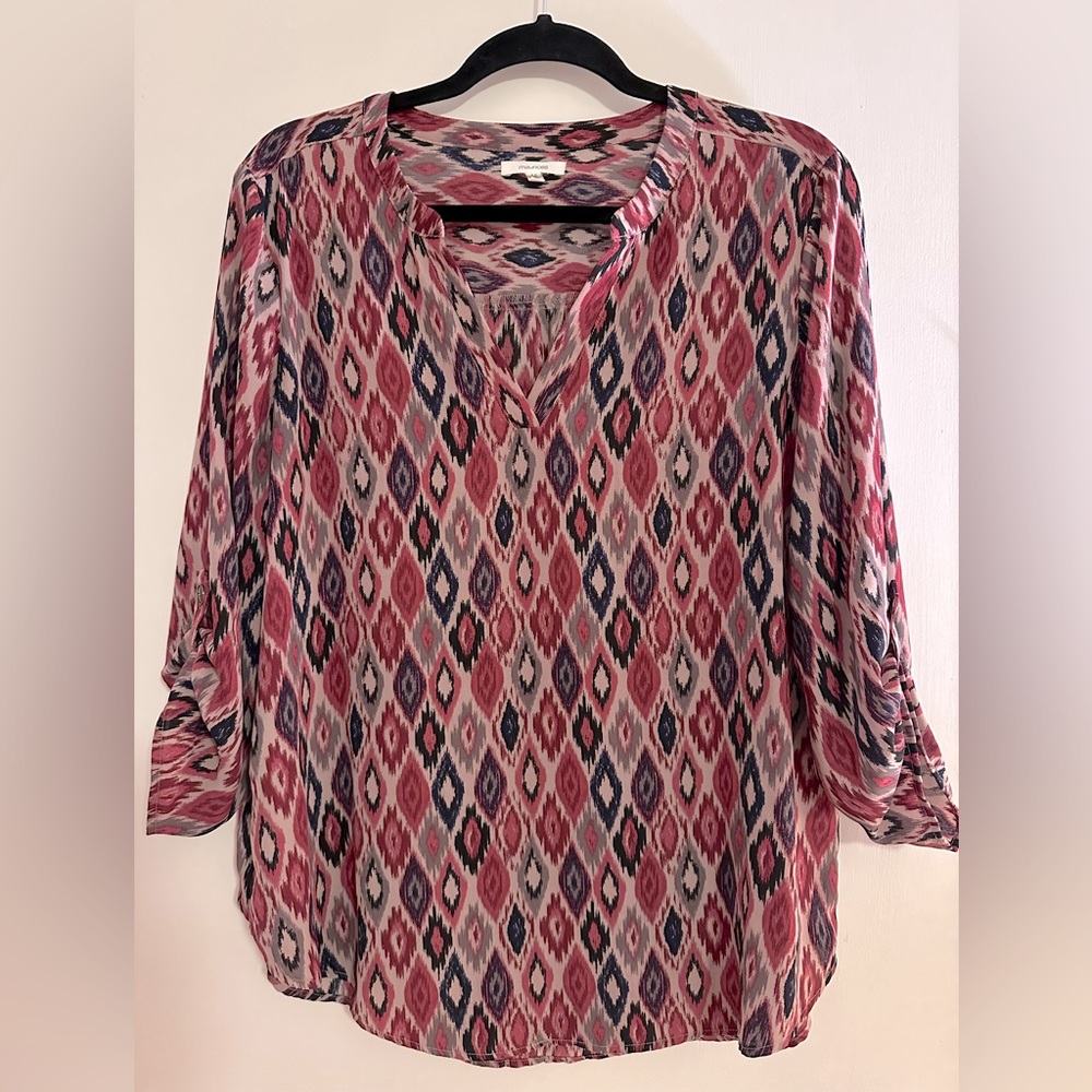 Maurices Semi-sheer blouse. Roll-tab sleeves. Abstract diamond pattern. Size L.